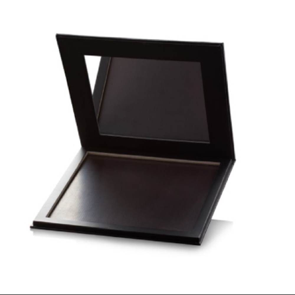 Younique 25 eyeshadow palette case